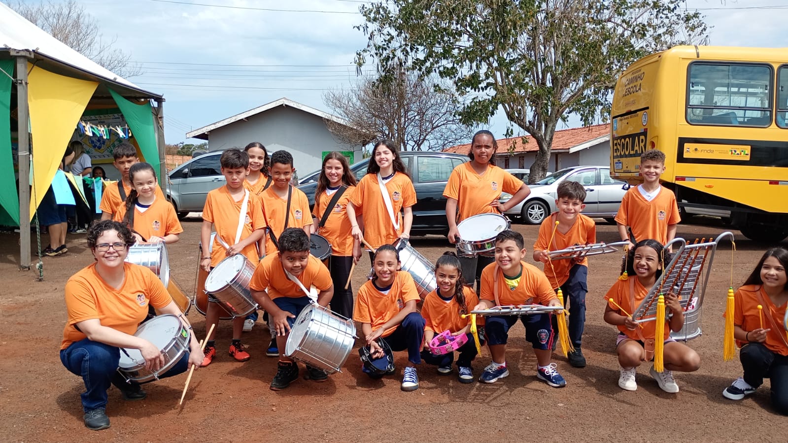 Desfile civico 2025 1